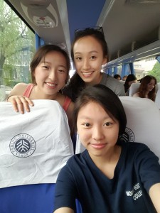 On the bus to 长城！ 