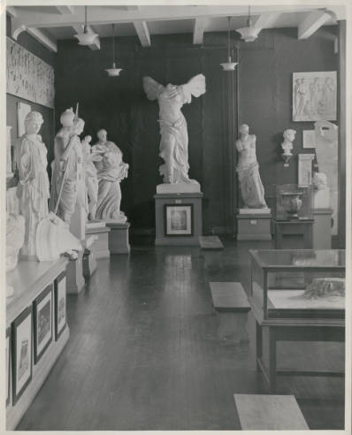 dwight_hall_interior_art_gallery_room_with_plaster_casts_of_ancient_classical_sculpture_detailed_view