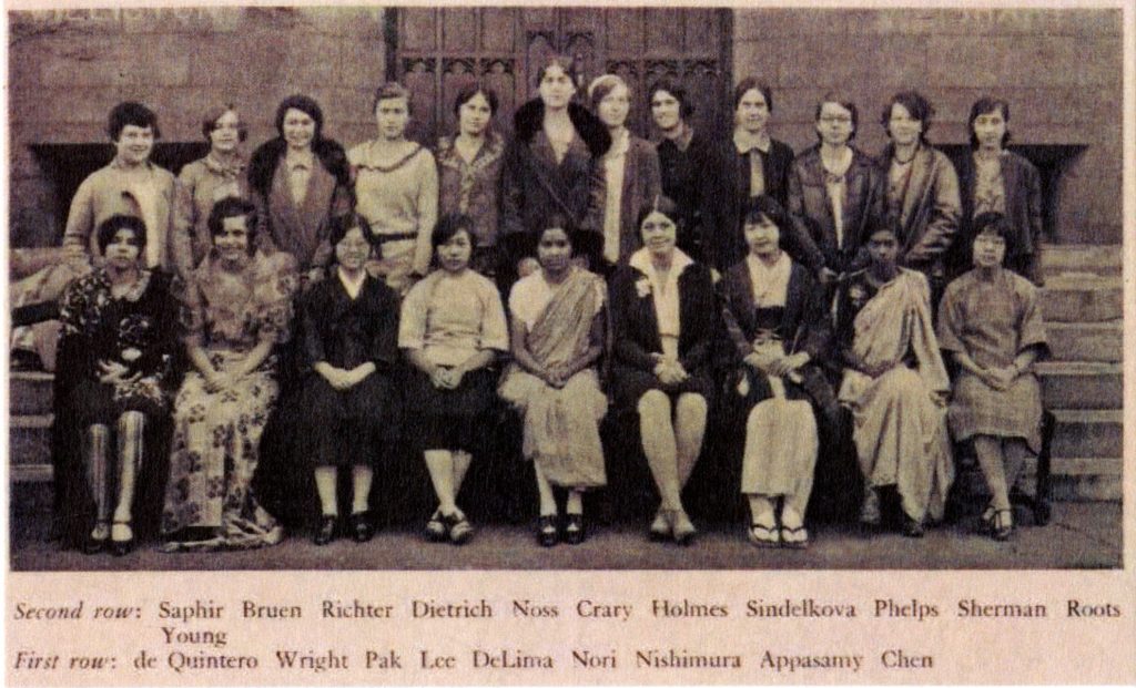 Group picture of the Cosmopolitan Club. Olga de Quintero sits first from the left in the second row, wearing traditional clothing. Llamarada 1930.